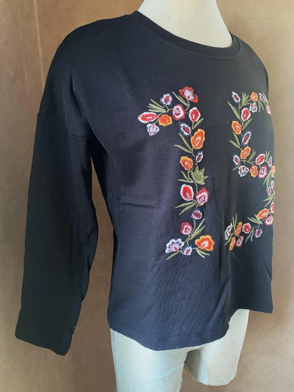 Light Sweat Only Size 36 Black Embroidered Flowers – 100% Cotton, Bohemian Chic Style – photo 3